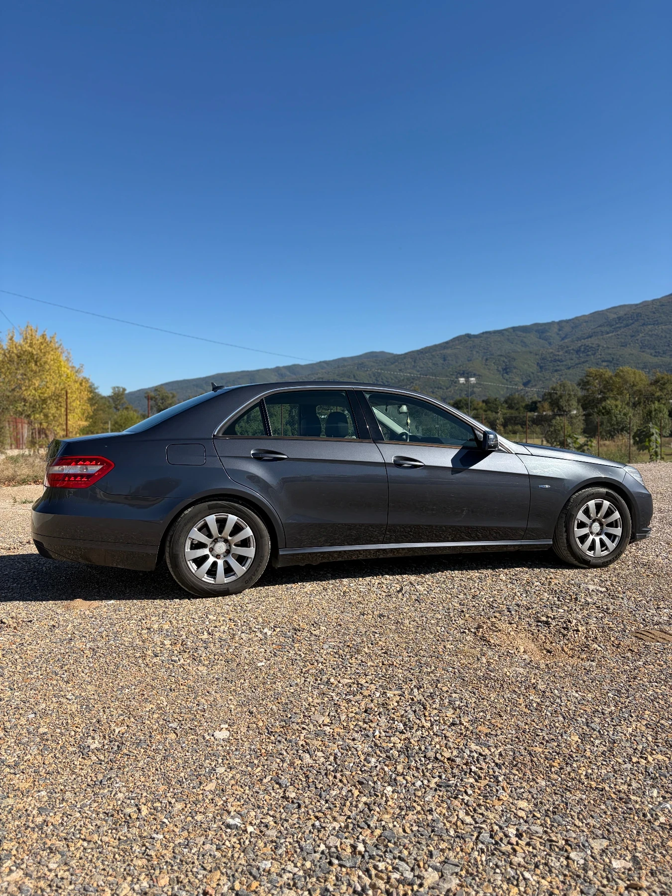 Mercedes-Benz E 220  Automatic Dymamic Seats Massage, снимка 3 - Автомобили и джипове - 56339544