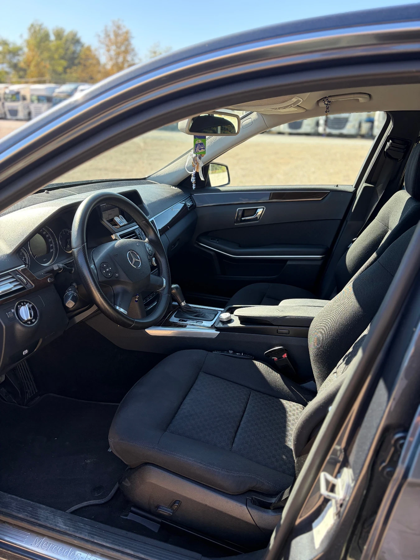 Mercedes-Benz E 220  Automatic Dymamic Seats Massage, снимка 6 - Автомобили и джипове - 56339544