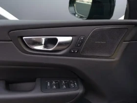 Volvo XC60 B5 AWD = Plus Dark = Гаранция, снимка 5