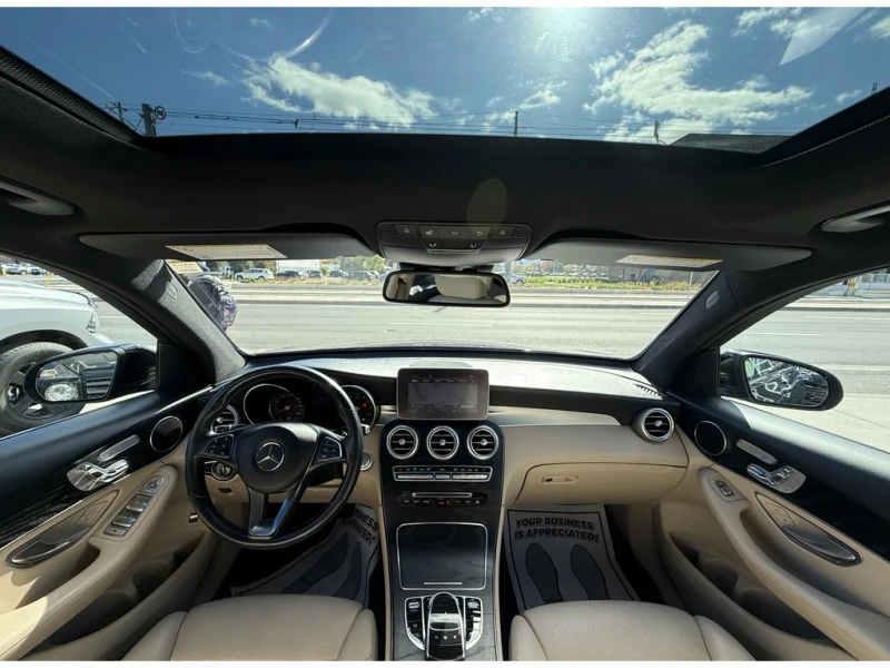 Mercedes-Benz GLC 300 AMG* PANO* Памет* 360* Ambient* Един собственик, снимка 17 - Автомобили и джипове - 52692121