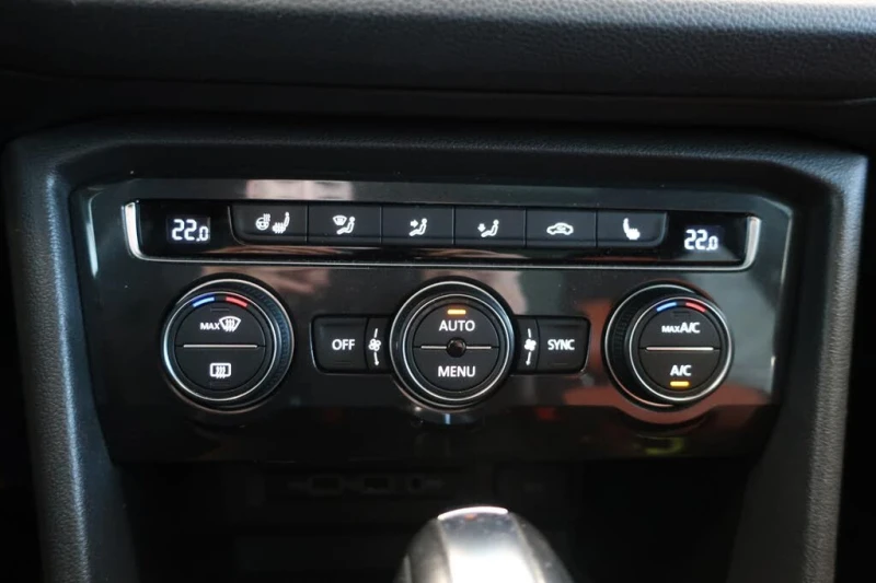 VW Tiguan R-LINE 4MOTION* FENDER* ПОДГРЕВ* ПАНОРАМА* КЕЙЛЕС, снимка 11 - Автомобили и джипове - 52752456