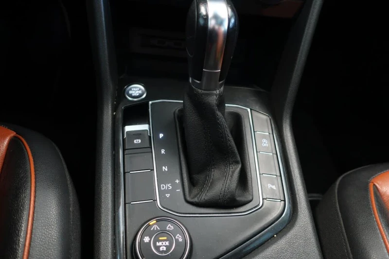 VW Tiguan R-LINE 4MOTION* FENDER* ПОДГРЕВ* ПАНОРАМА* КЕЙЛЕС, снимка 12 - Автомобили и джипове - 52752456