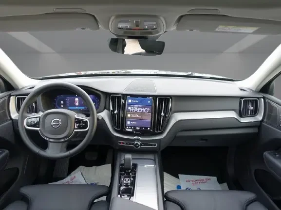 Volvo XC60 B5 AWD = Plus Dark = Гаранция, снимка 8 - Автомобили и джипове - 53591505