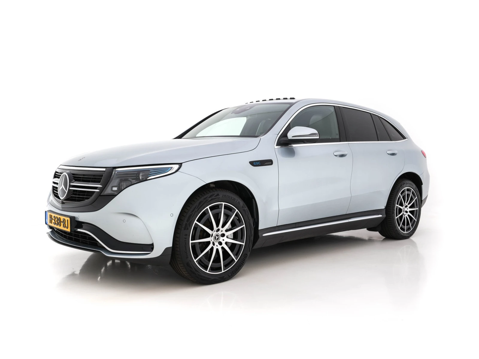 Mercedes-Benz EQC 400, 4matic, 400км пробег всички екстри AMG line - изображение 2