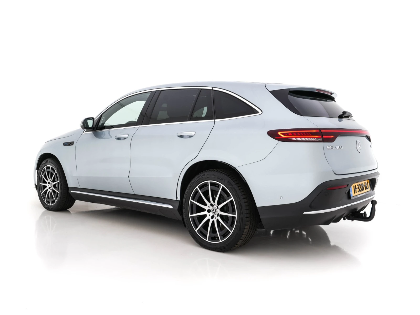 Mercedes-Benz EQC 400, 4matic, 400км пробег всички екстри AMG line - изображение 4