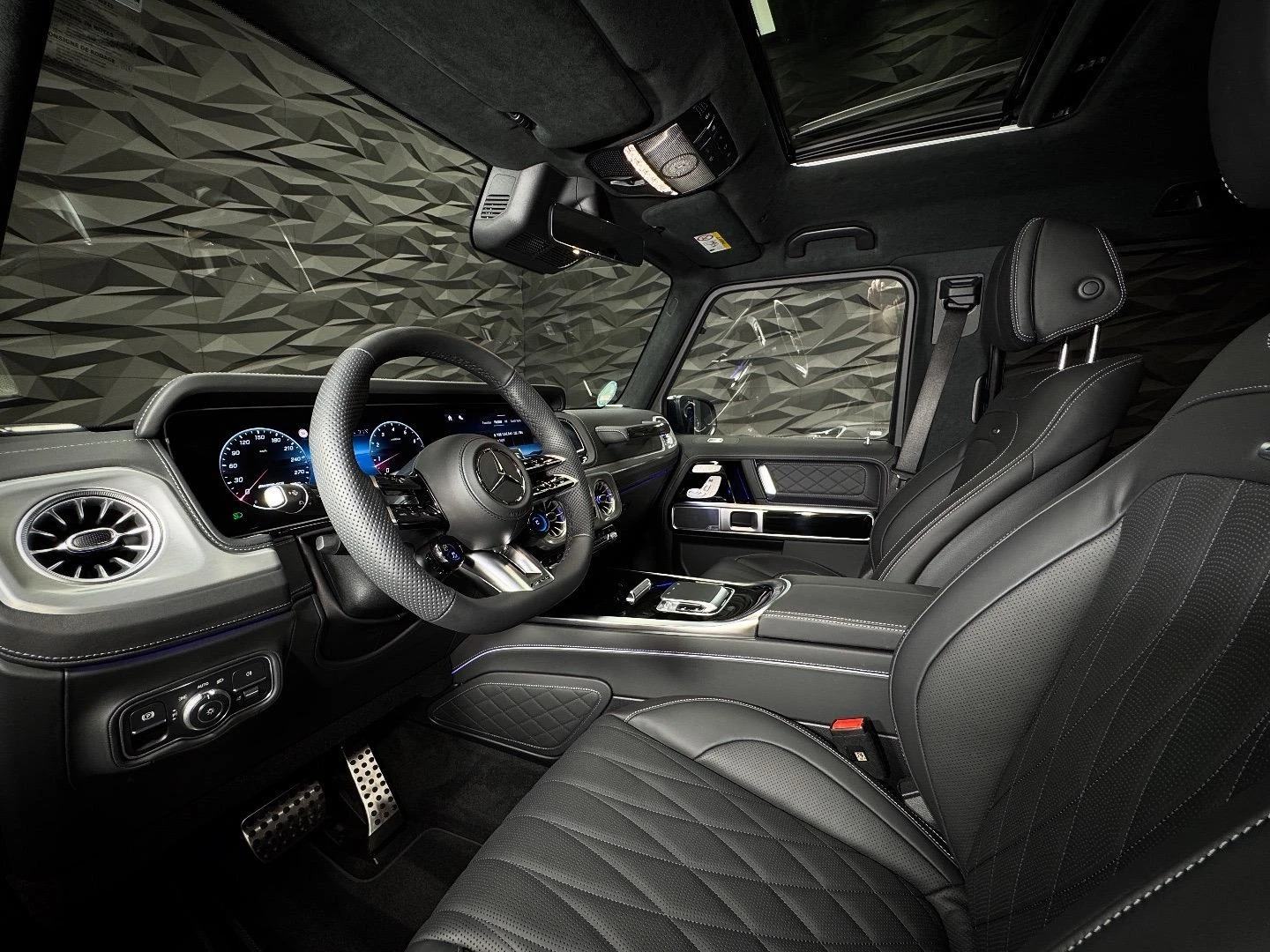 Mercedes-Benz G 63 AMG FACELIFT AMG ACTIVE RIDE CONTROL * 4D Burmester* 3 - изображение 7