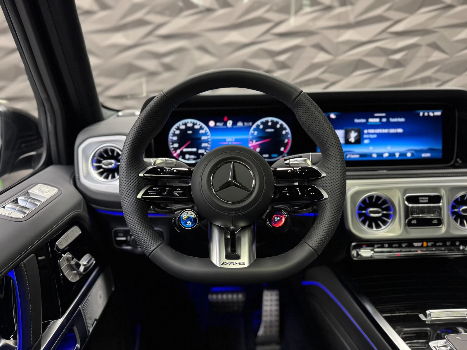 Mercedes-Benz G 63 AMG FACELIFT AMG ACTIVE RIDE CONTROL * 4D Burmester* 3 - изображение 6