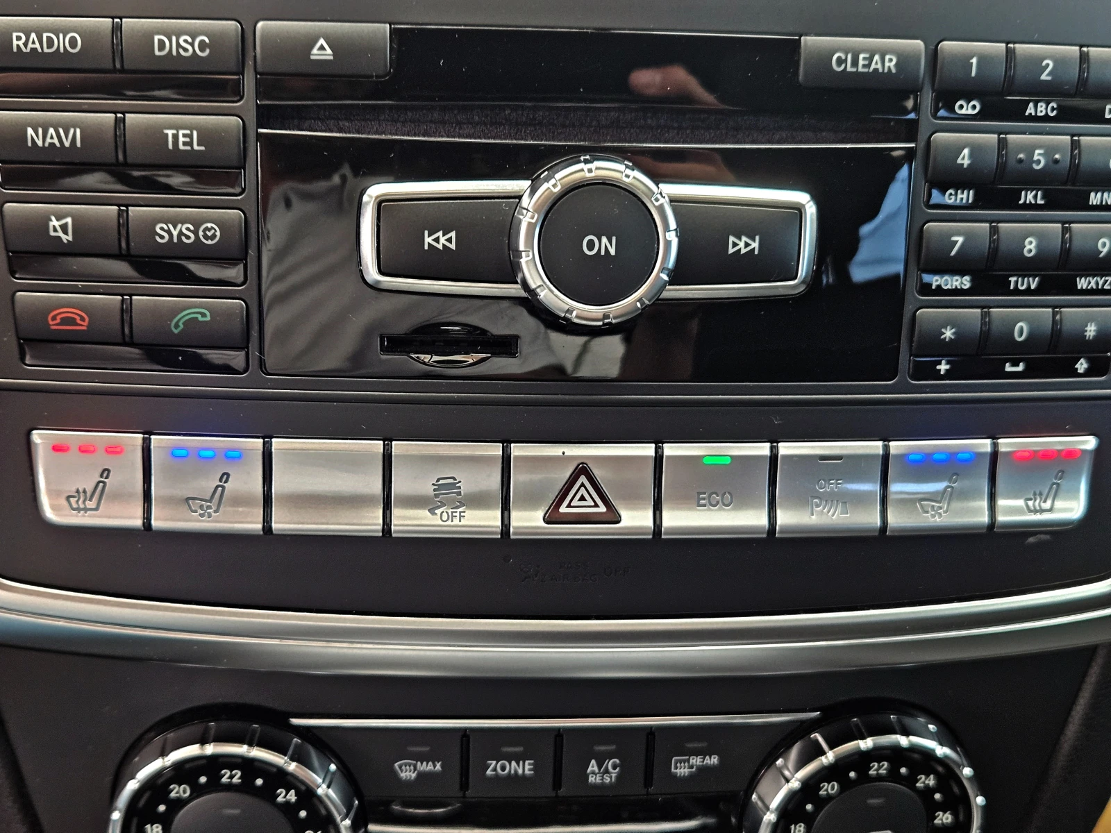 Mercedes-Benz ML 350 AMG/МОНИТОРИ/CAMERA/ПОДГРЕВ/ОБДУХ/AIRMAT/KEY GO/LI, снимка 13 - Автомобили и джипове - 54943282