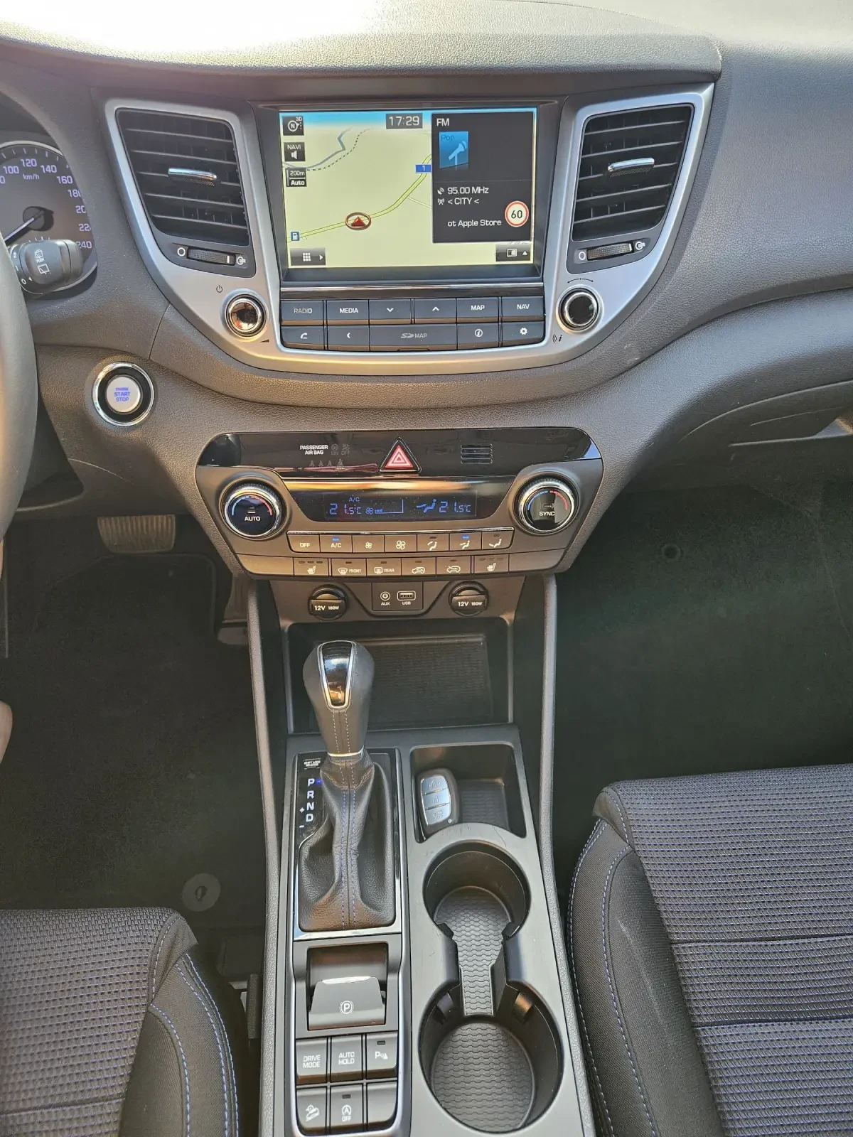 Hyundai Tucson 1.7 crdi Automatic Navi Euro6, снимка 16 - Автомобили и джипове - 55234695