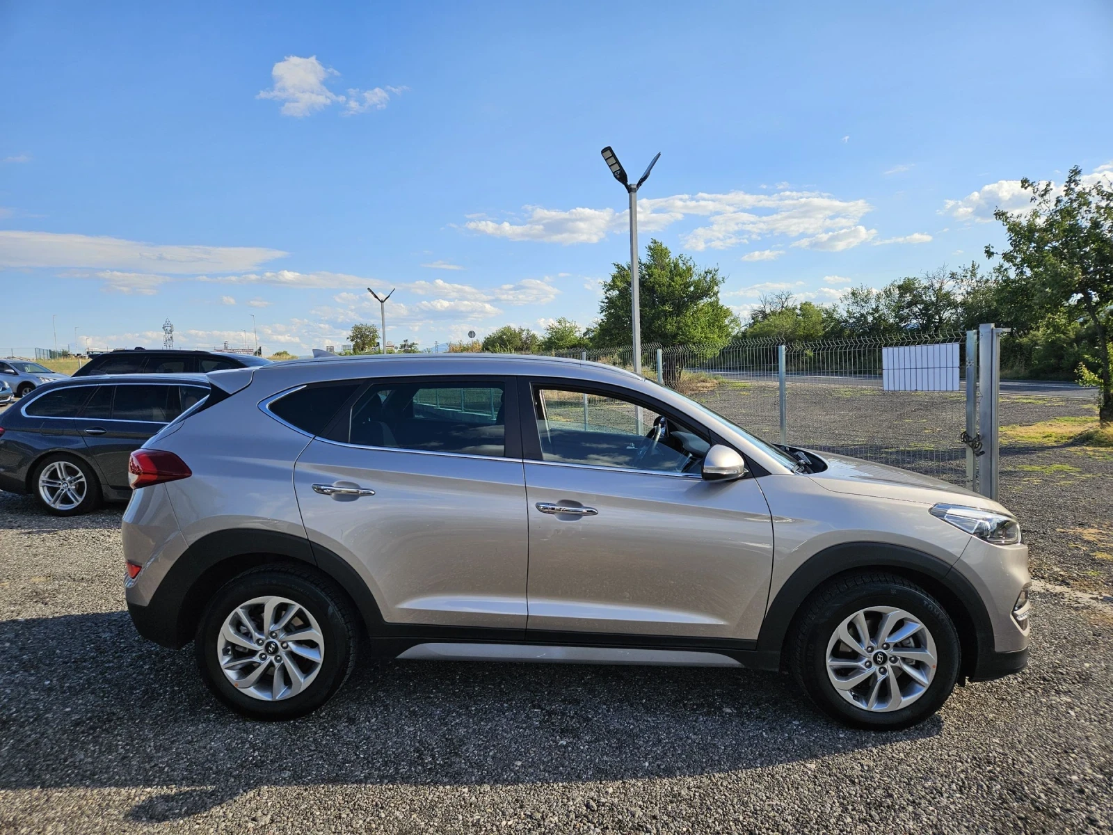 Hyundai Tucson 1.7 crdi Automatic Navi Euro6, снимка 6 - Автомобили и джипове - 55234695