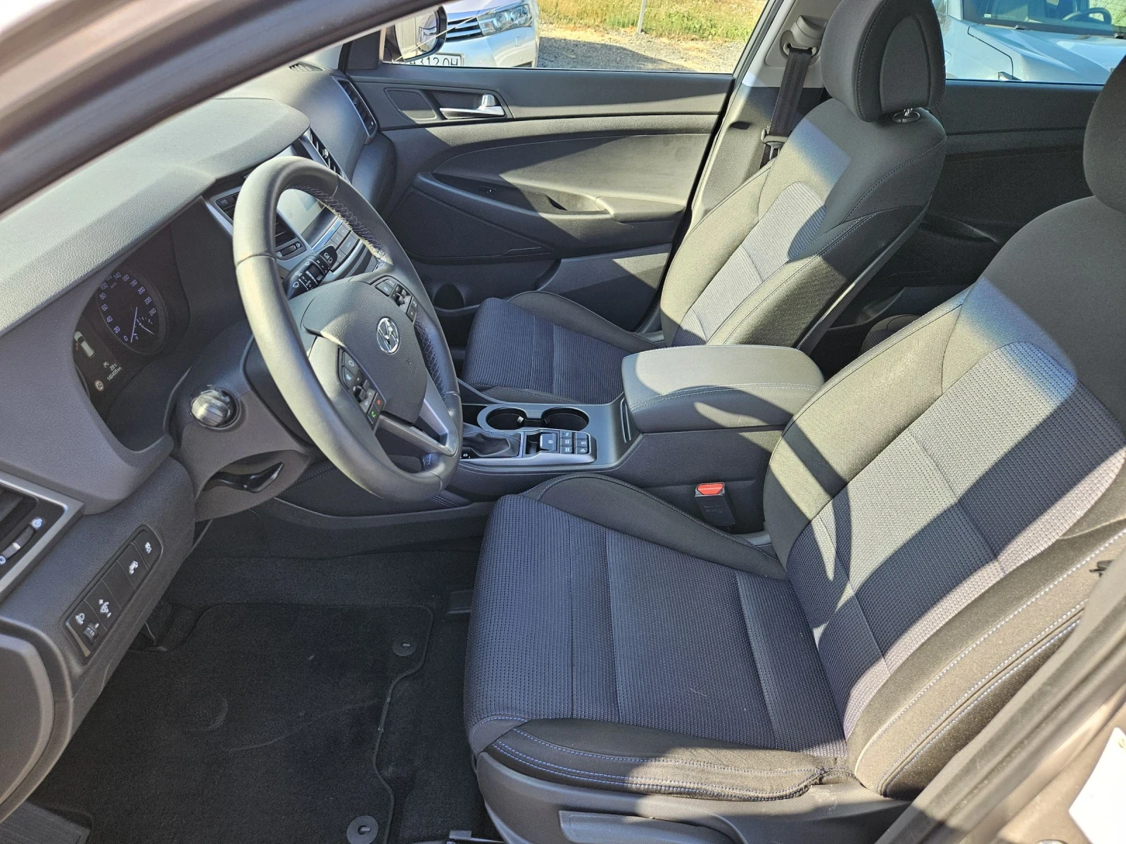 Hyundai Tucson 1.7 crdi Automatic Navi Euro6, снимка 13 - Автомобили и джипове - 55234695