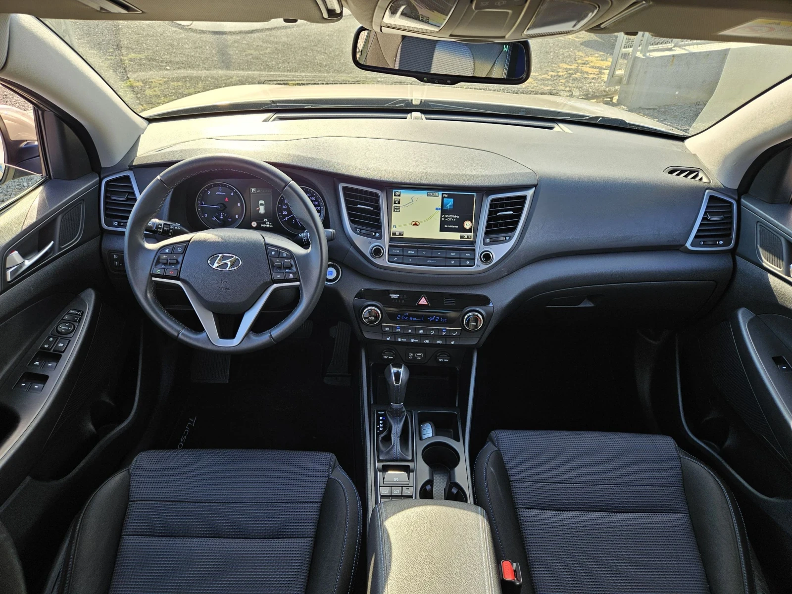 Hyundai Tucson 1.7 crdi Automatic Navi Euro6, снимка 10 - Автомобили и джипове - 55234695