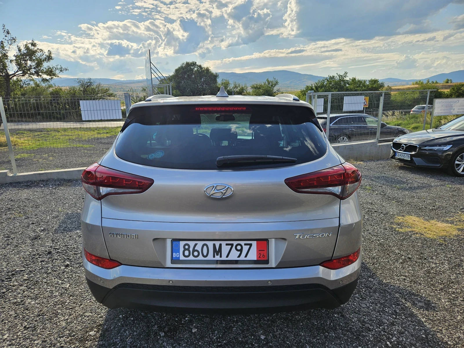 Hyundai Tucson 1.7 crdi Automatic Navi Euro6, снимка 4 - Автомобили и джипове - 55234695
