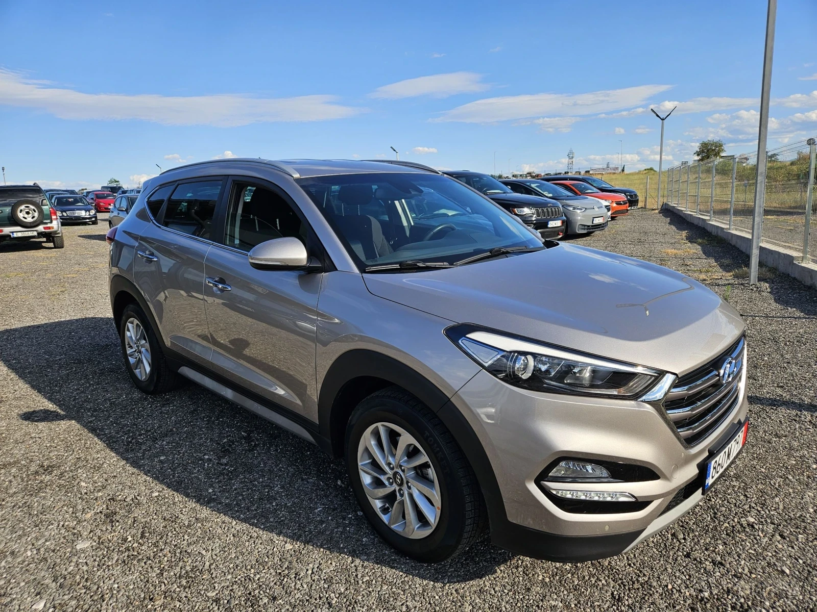 Hyundai Tucson 1.7 crdi Automatic Navi Euro6, снимка 7 - Автомобили и джипове - 55234695