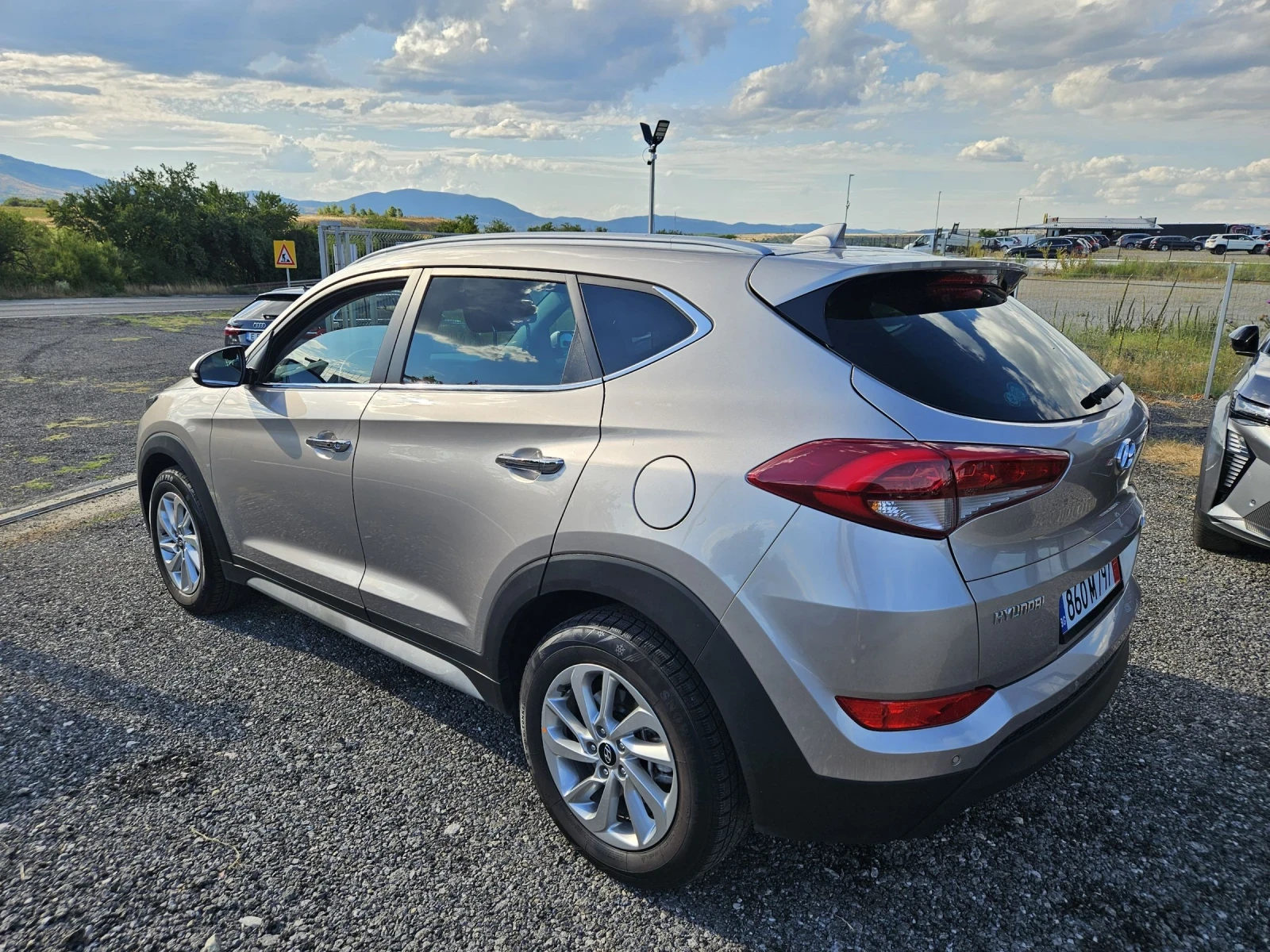 Hyundai Tucson 1.7 crdi Automatic Navi Euro6, снимка 3 - Автомобили и джипове - 55234695