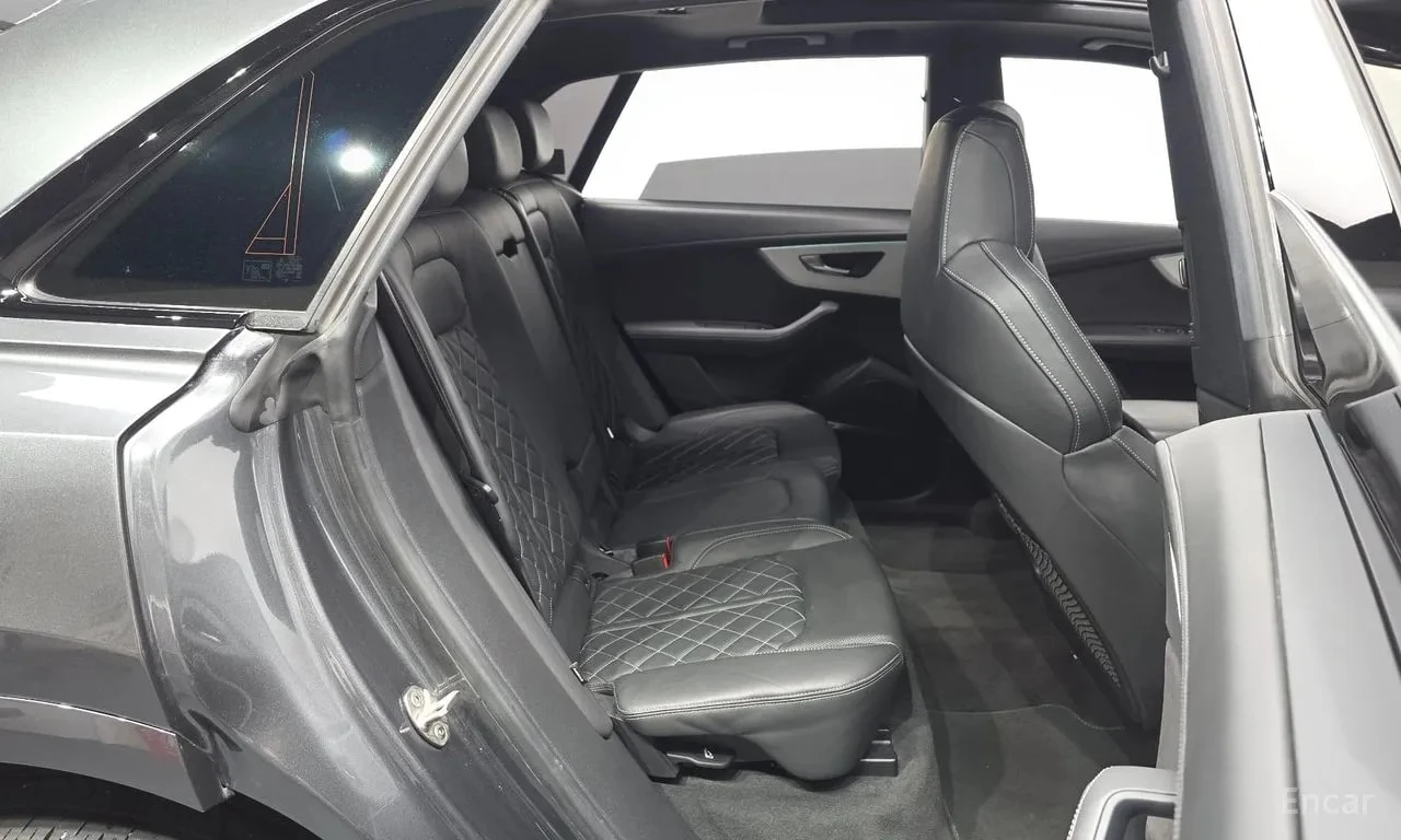 Audi Q8 * 55 TFSI Quattro Premium * КРАЙНА ЦЕНА ДО БГ, снимка 11 - Автомобили и джипове - 55952110