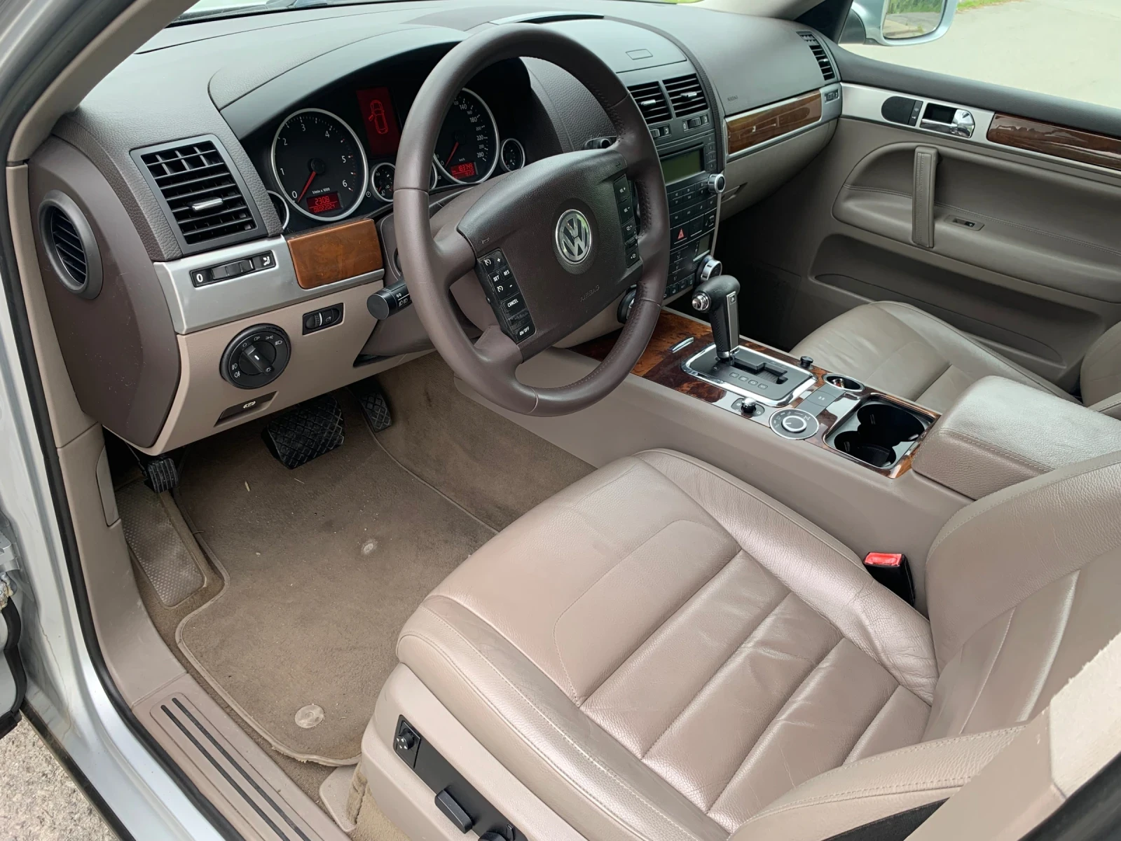 VW Touareg, снимка 10 - Автомобили и джипове - 55989065
