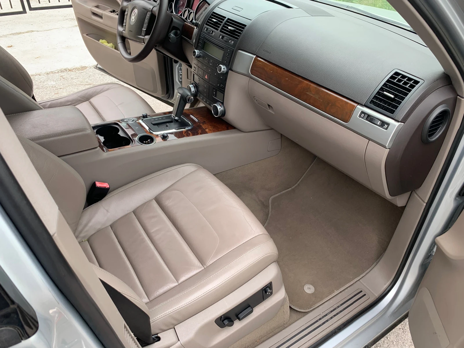 VW Touareg, снимка 11 - Автомобили и джипове - 55989065