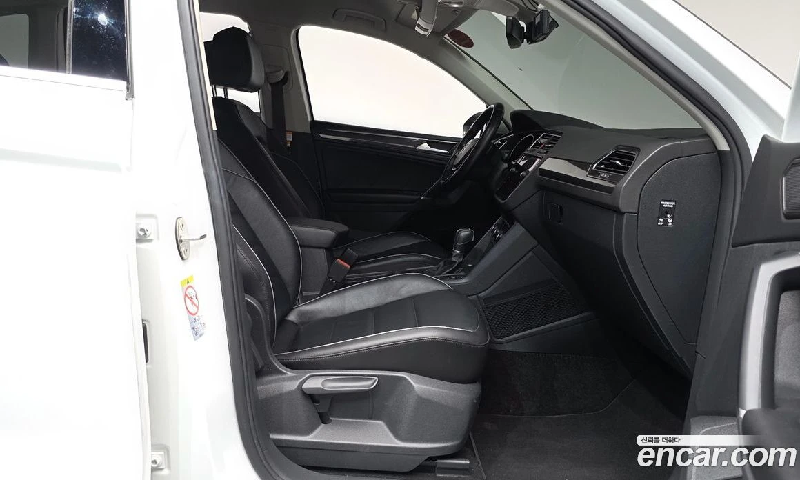 VW Tiguan 2.0 TDI Premium, снимка 16 - Автомобили и джипове - 56122263