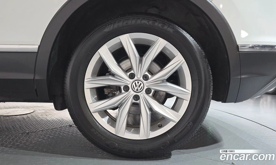 VW Tiguan 2.0 TDI Premium, снимка 7 - Автомобили и джипове - 56122263