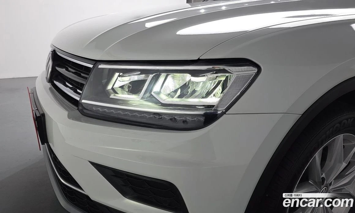 VW Tiguan 2.0 TDI Premium, снимка 8 - Автомобили и джипове - 56122263