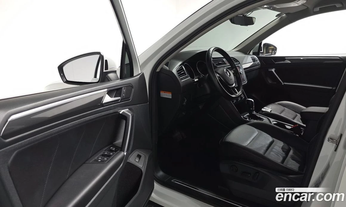 VW Tiguan 2.0 TDI Premium, снимка 13 - Автомобили и джипове - 56122263