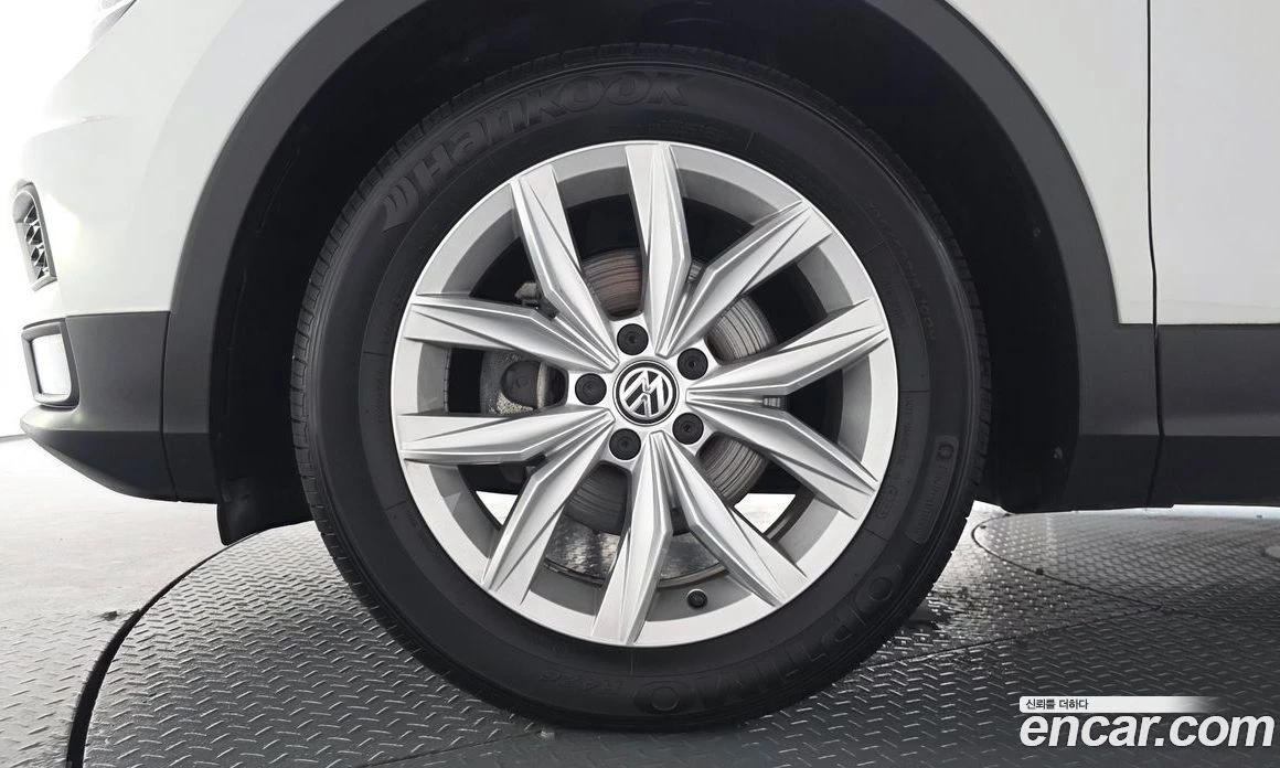 VW Tiguan 2.0 TDI Premium, снимка 5 - Автомобили и джипове - 56122263