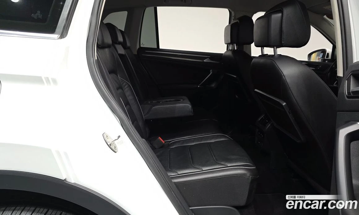 VW Tiguan 2.0 TDI Premium, снимка 17 - Автомобили и джипове - 56122263