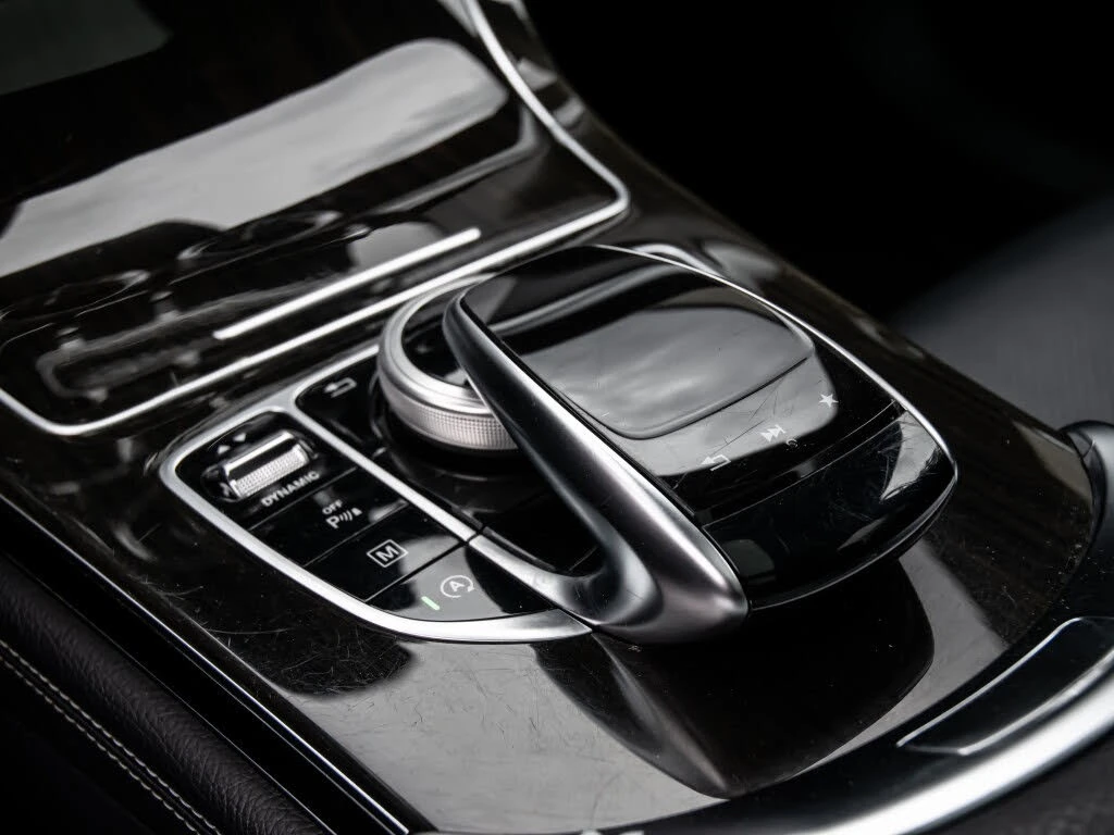 Mercedes-Benz GLC 300 AMG Sport * Панорама * АвтоКредит (ЦЕНА ДО БГ), снимка 15 - Автомобили и джипове - 56187059