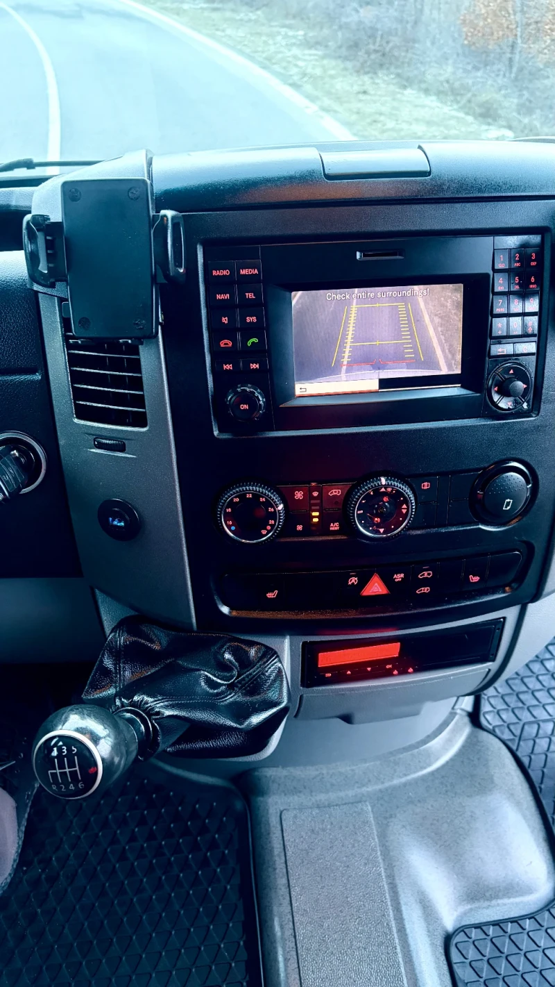 VW Crafter 2.0 TDI (163 к.с.) Webasto, 12/230V Инвертор, снимка 15 - Бусове и автобуси - 53447111