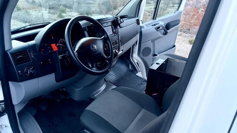VW Crafter 2.0 TDI (163 к.с.) Webasto, 12/230V Инвертор, снимка 13 - Бусове и автобуси - 53447111