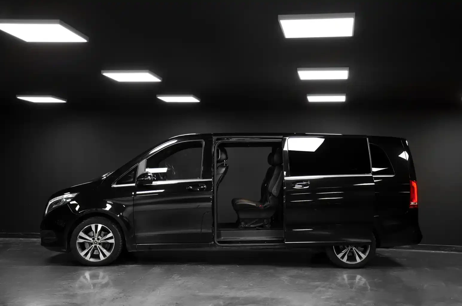 Mercedes-Benz V 250 Amg packet, обслужен, снимка 2 - Бусове и автобуси - 56690882
