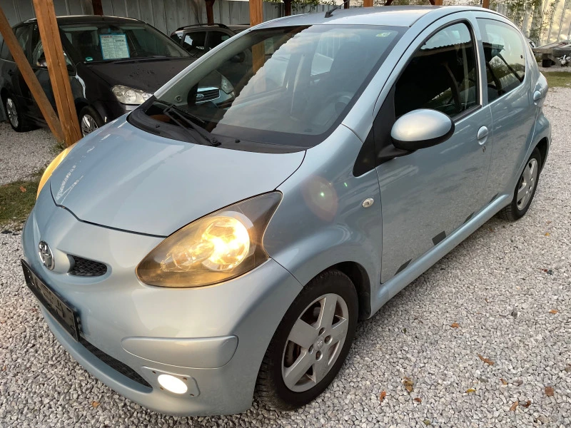 Toyota Aygo 1.0 i A/C, снимка 2 - Автомобили и джипове - 47338126