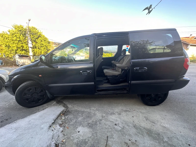 Chrysler Voyager 2.5 CRDI 7 местен, снимка 9 - Автомобили и джипове - 47161796