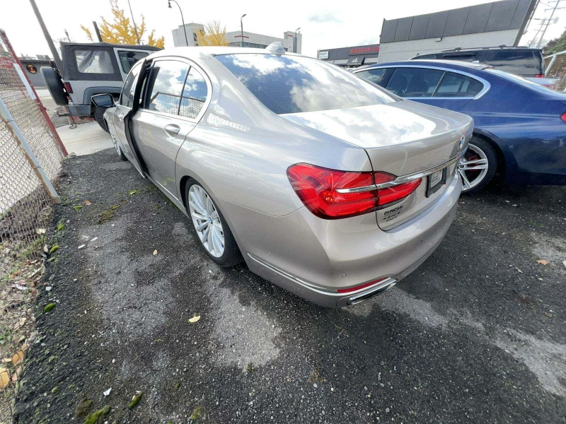 BMW 740 Sedan 740i, снимка 3 - Автомобили и джипове - 47940310