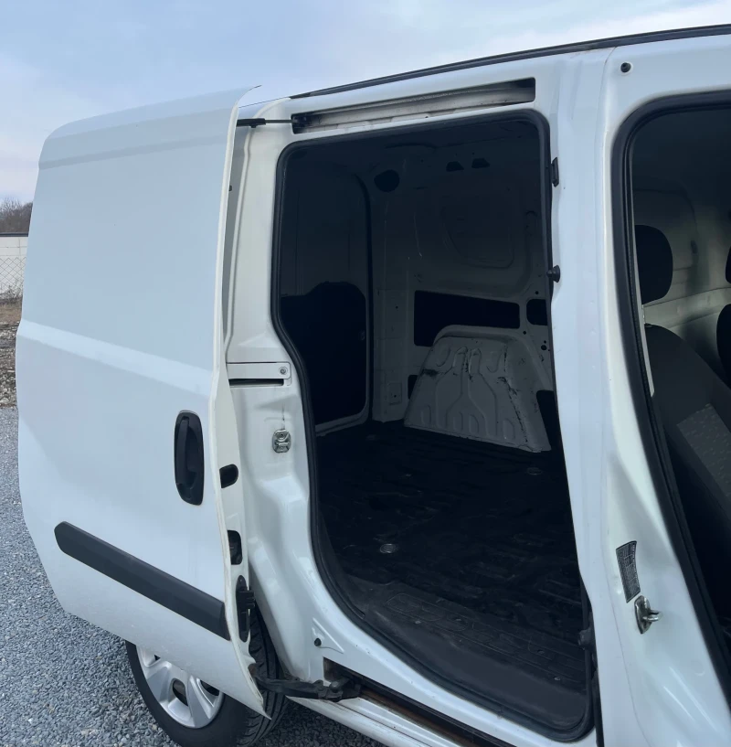 Opel Combo, снимка 5 - Автомобили и джипове - 48931322