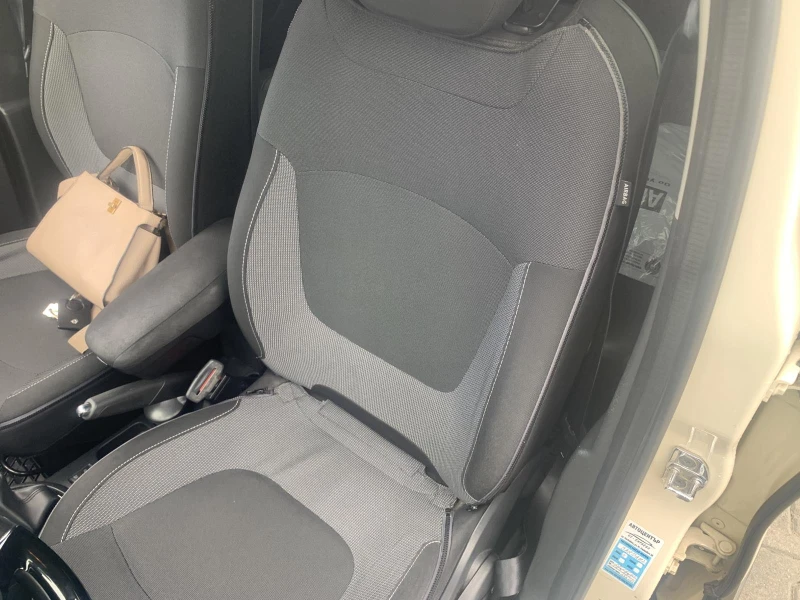 Renault Captur 1.5, снимка 11 - Автомобили и джипове - 52730112