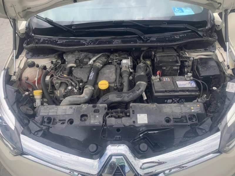 Renault Captur 1.5, снимка 16 - Автомобили и джипове - 52730112