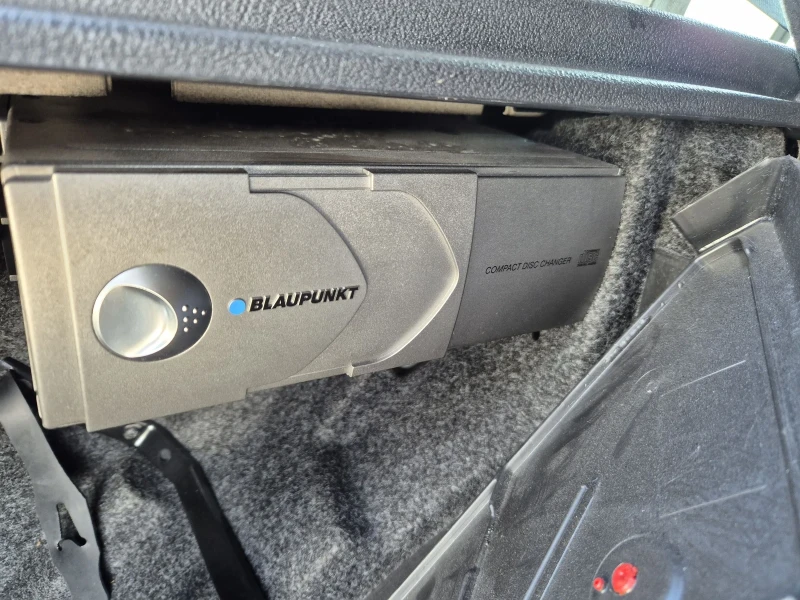 VW Golf 1, 9 TDI  Уникален, юбилеен, 113, 000км!!!, снимка 16 - Автомобили и джипове - 52324147