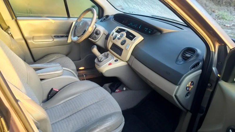 Renault Scenic 1.6i, снимка 7 - Автомобили и джипове - 53059688