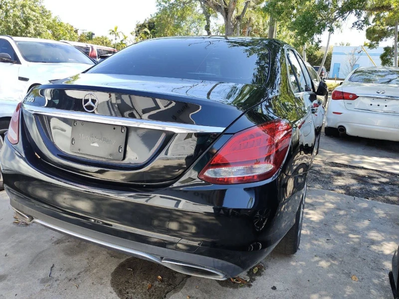 Mercedes-Benz C 300, снимка 10 - Автомобили и джипове - 53442203