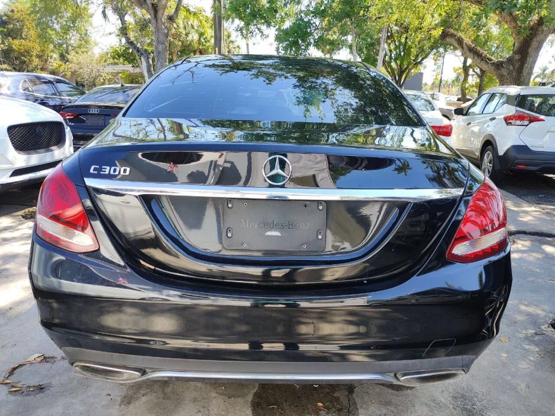 Mercedes-Benz C 300, снимка 9 - Автомобили и джипове - 53442203