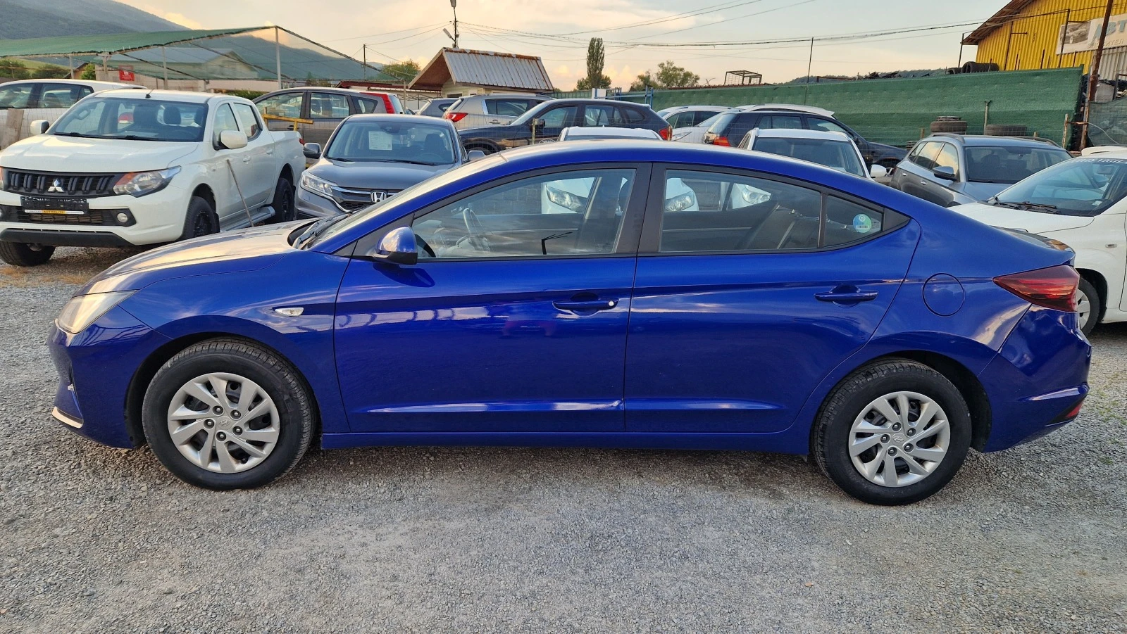 Hyundai Elantra 1.6i EUR.6 - изображение 5