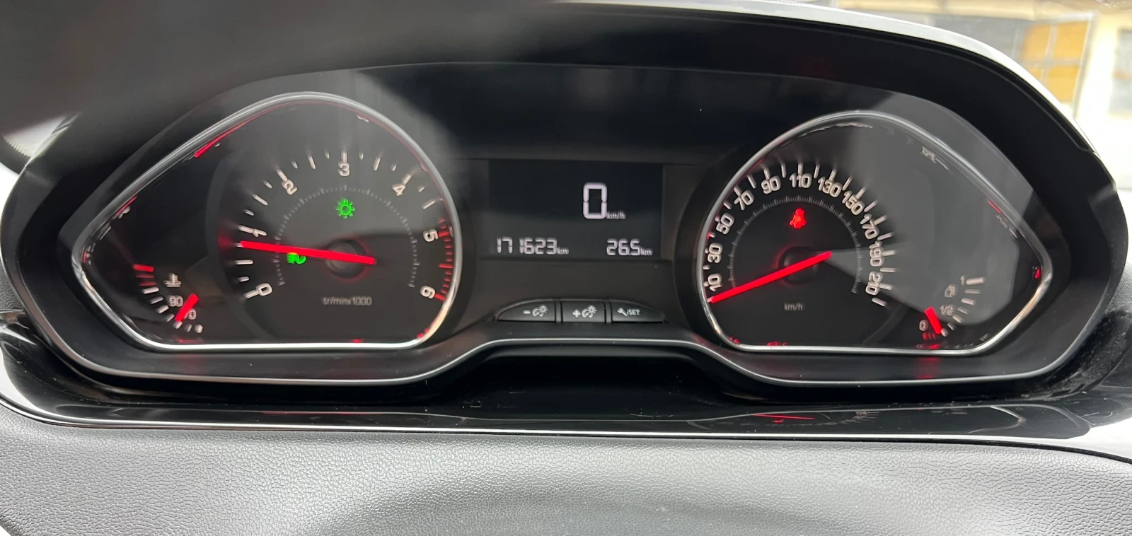 Peugeot 208 1.6 HDI 92 кс. , снимка 13 - Автомобили и джипове - 53966940