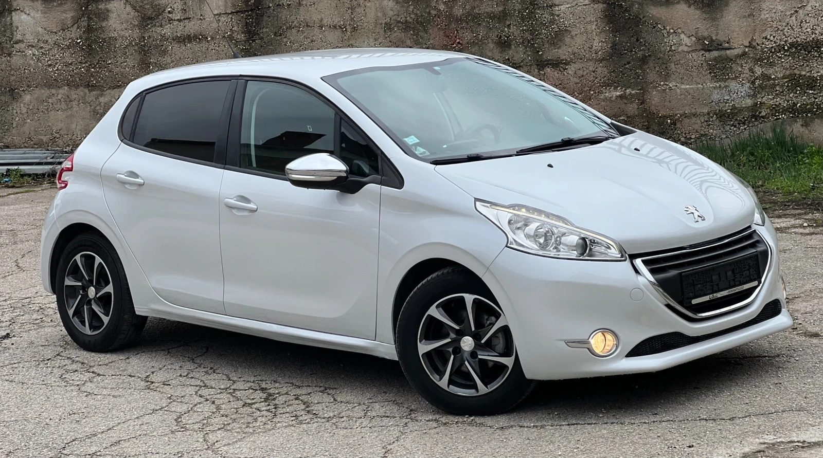Peugeot 208 1.6 HDI 92 кс. , снимка 3 - Автомобили и джипове - 53966940