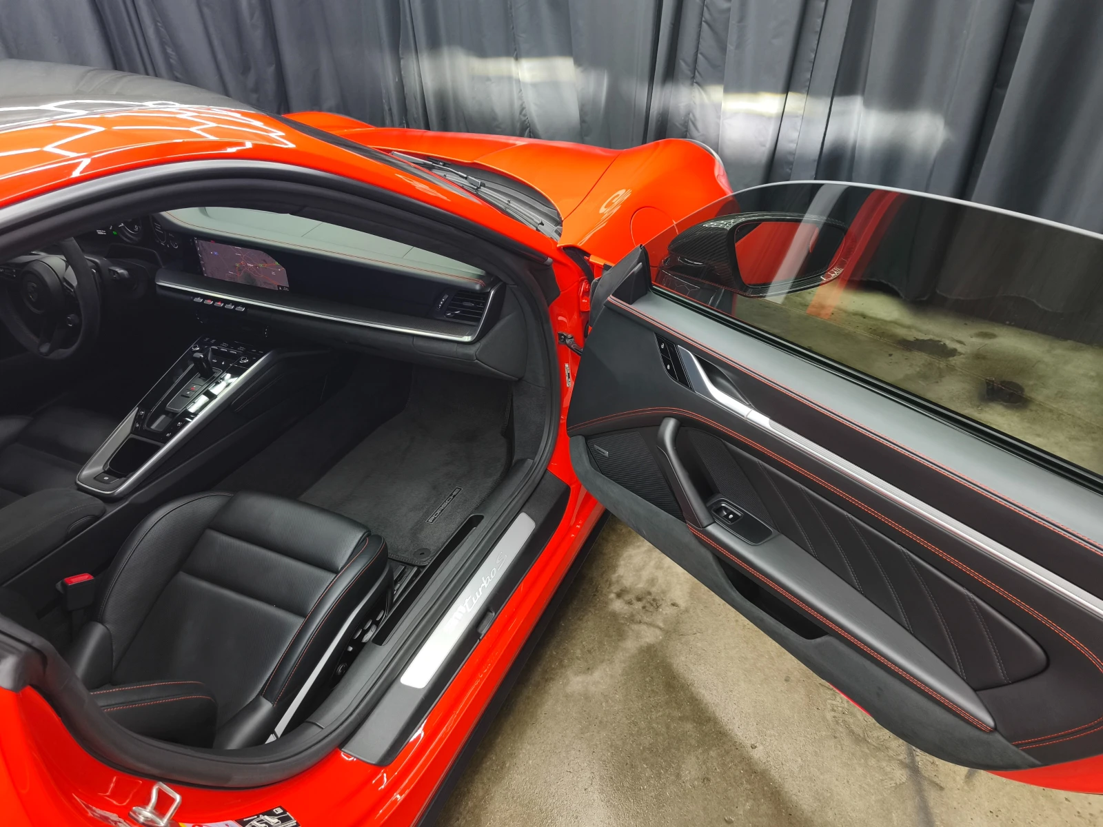 Porsche 911 TurboS/992.1/LAVA ORANGE, снимка 8 - Автомобили и джипове - 54354448