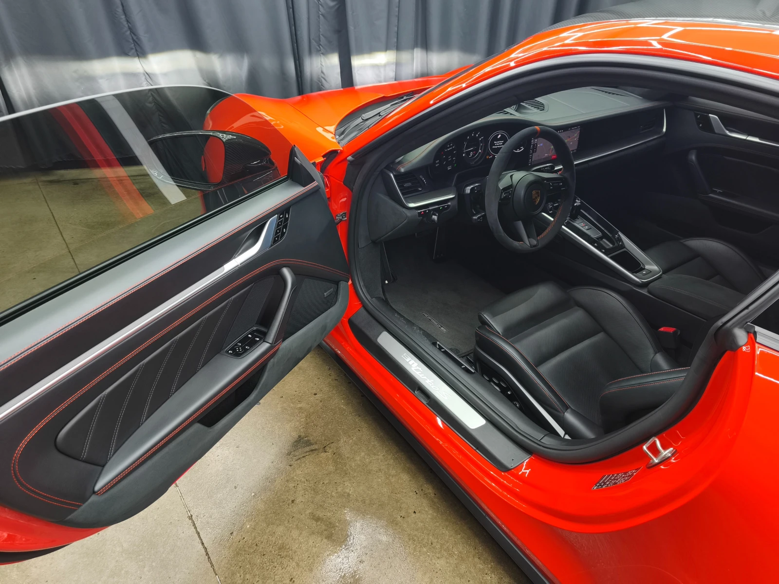 Porsche 911 TurboS/992.1/LAVA ORANGE, снимка 7 - Автомобили и джипове - 54354448