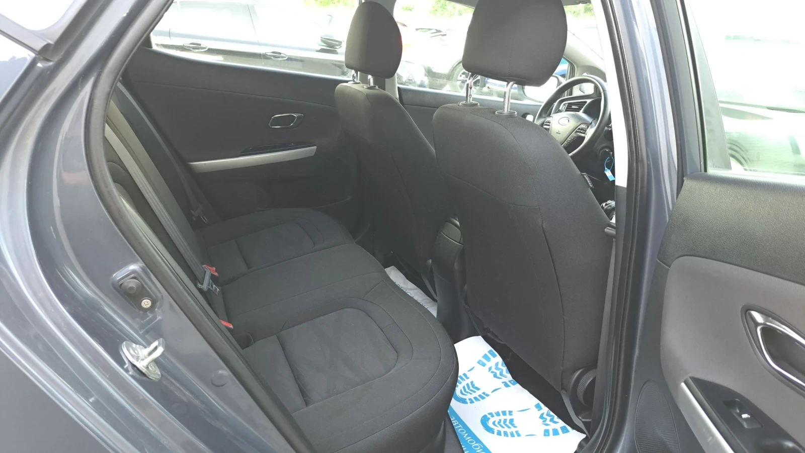 Kia Ceed 1.4 CRDI, снимка 9 - Автомобили и джипове - 54708175