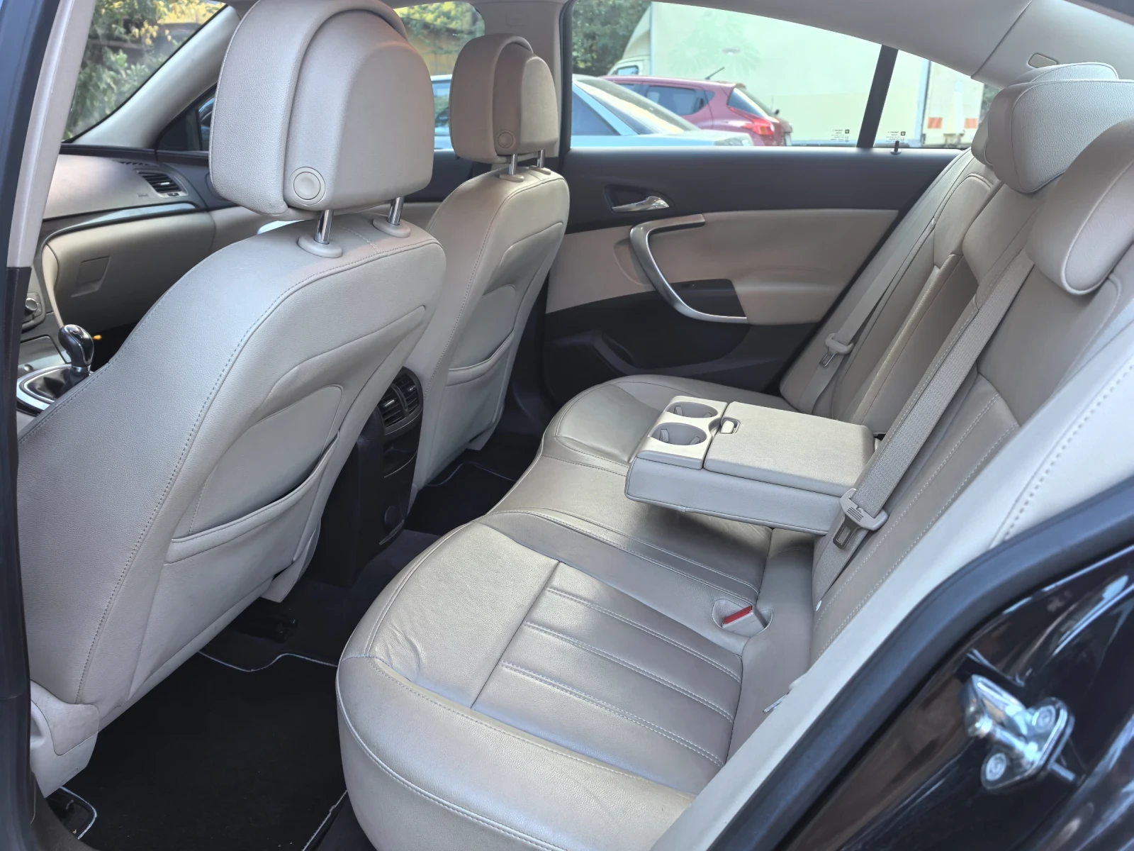 Opel Insignia 2.0 turbo, снимка 8 - Автомобили и джипове - 55647143