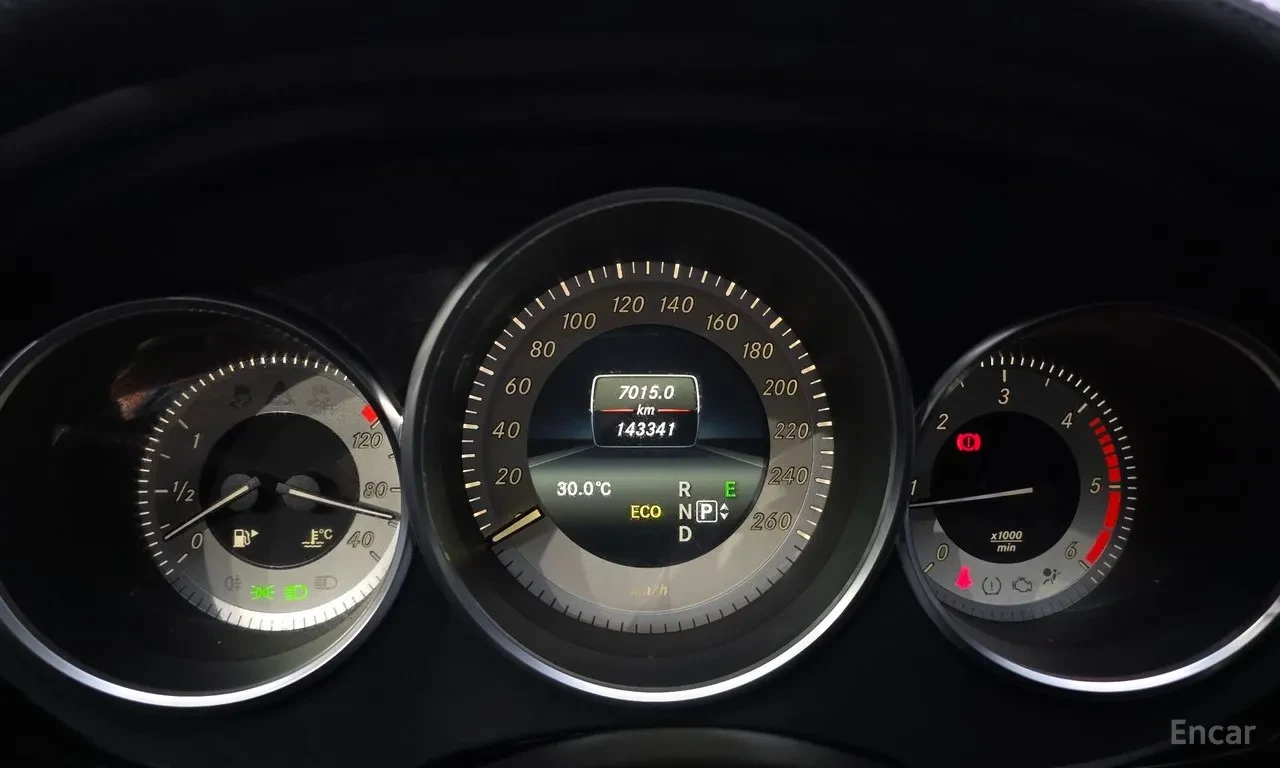 Mercedes-Benz CLS 250 250d* 4MATIC* AMG* 360 * ШИБЕДАХ* NAVI* ПОДГРЕВ, снимка 9 - Автомобили и джипове - 56162642